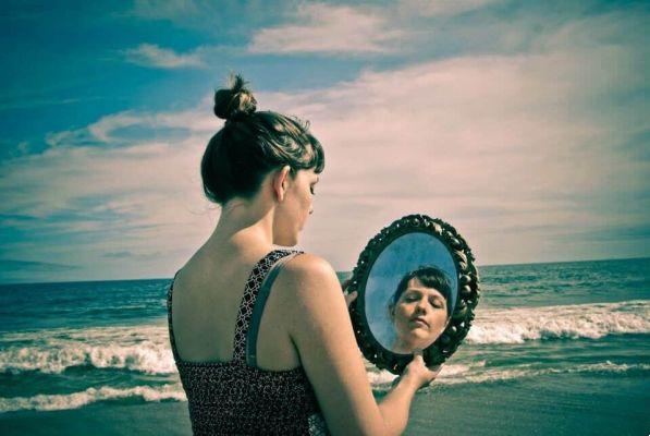 Mirror Therapy: What is it and how does it work?