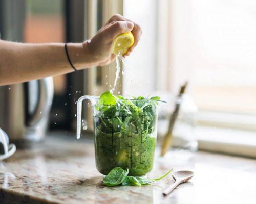 14 natural ways to detoxify during the day