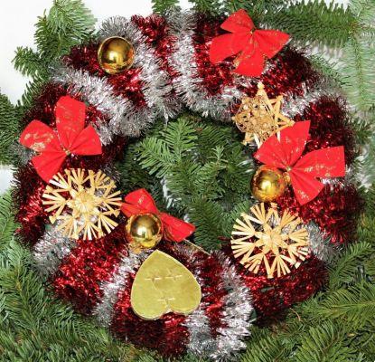 Christmas Wreath — How to make it and what is its symbolism