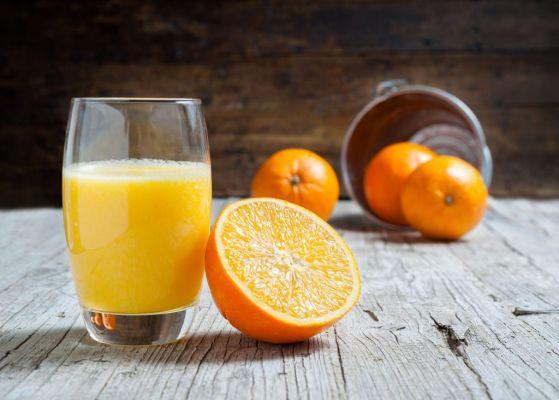 Fruit juice: to offer or not to the child?